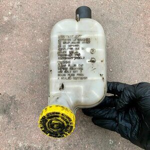 Brake Master Cylinder With Reservoir For A 2001-2007 Dodge Caravan